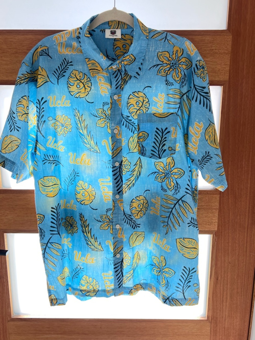UCLA Bruins Wes and Willy Mens College Hawaiian Short Sleeve Button Down Shirt